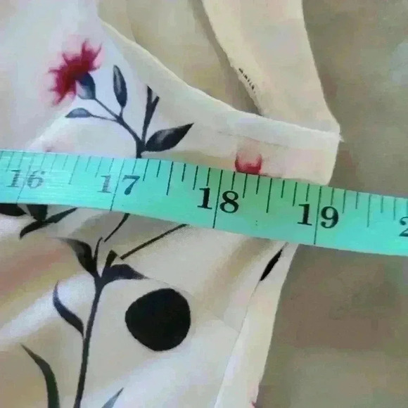 SHEIN | White Sleeveless Tie-Front Blouse, Size M - Picture 6 of 6